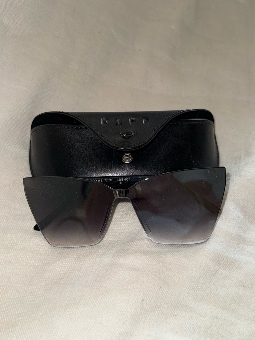 Diff Goldie Black Smoke Flash Sunglasses